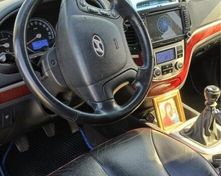 Серый Хендай Санта Фе, объемом двигателя 2.2 л и пробегом 235 тыс. км за 5200 $, фото 2 на Automoto.ua