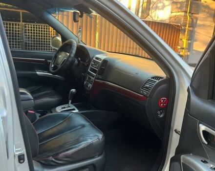 Серый Хендай Санта Фе, объемом двигателя 2.19 л и пробегом 314 тыс. км за 8700 $, фото 5 на Automoto.ua