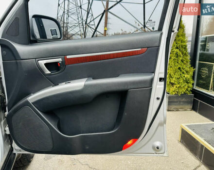 Серый Хендай Санта Фе, объемом двигателя 2.19 л и пробегом 290 тыс. км за 8999 $, фото 24 на Automoto.ua