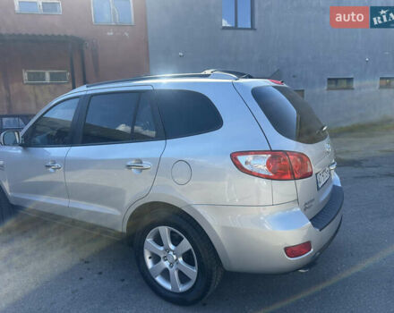 Серый Хендай Санта Фе, объемом двигателя 2.19 л и пробегом 301 тыс. км за 8500 $, фото 17 на Automoto.ua