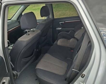 Серый Хендай Санта Фе, объемом двигателя 2.19 л и пробегом 260 тыс. км за 10700 $, фото 4 на Automoto.ua