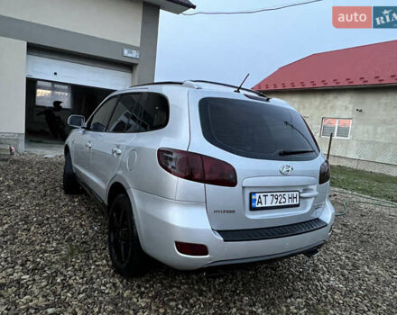 Серый Хендай Санта Фе, объемом двигателя 2.2 л и пробегом 205 тыс. км за 10300 $, фото 5 на Automoto.ua