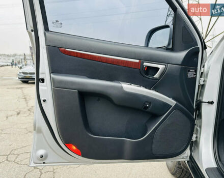 Серый Хендай Санта Фе, объемом двигателя 2.19 л и пробегом 290 тыс. км за 8999 $, фото 15 на Automoto.ua