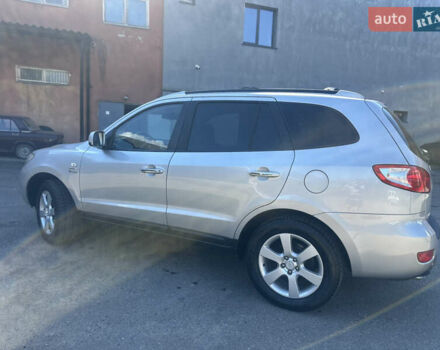 Серый Хендай Санта Фе, объемом двигателя 2.19 л и пробегом 301 тыс. км за 8500 $, фото 13 на Automoto.ua