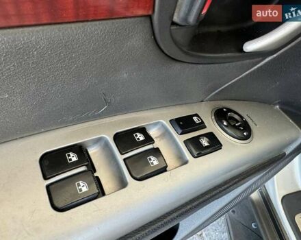 Серый Хендай Санта Фе, объемом двигателя 2.2 л и пробегом 120 тыс. км за 9900 $, фото 8 на Automoto.ua