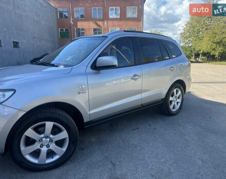 Серый Хендай Санта Фе, объемом двигателя 2.19 л и пробегом 301 тыс. км за 8500 $, фото 10 на Automoto.ua