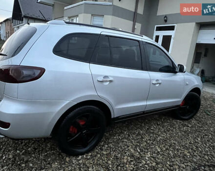 Серый Хендай Санта Фе, объемом двигателя 2.2 л и пробегом 205 тыс. км за 10300 $, фото 11 на Automoto.ua