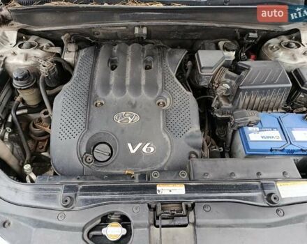 Сірий Хендай Санта Фе, об'ємом двигуна 2.66 л та пробігом 415 тис. км за 8400 $, фото 13 на Automoto.ua