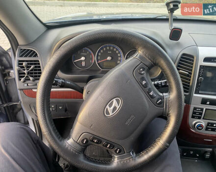 Серый Хендай Санта Фе, объемом двигателя 2.19 л и пробегом 334 тыс. км за 10000 $, фото 26 на Automoto.ua