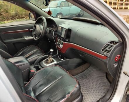 Серый Хендай Санта Фе, объемом двигателя 2.2 л и пробегом 330 тыс. км за 6050 $, фото 7 на Automoto.ua