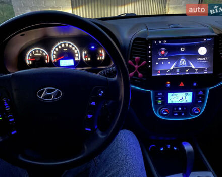 Серый Хендай Санта Фе, объемом двигателя 2.7 л и пробегом 245 тыс. км за 8800 $, фото 18 на Automoto.ua