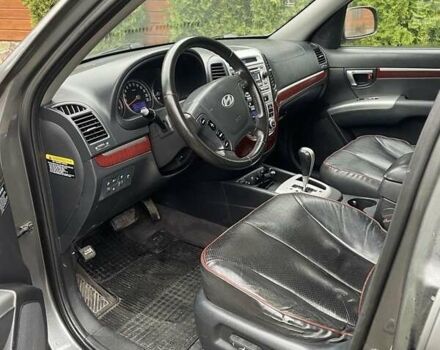 Серый Хендай Санта Фе, объемом двигателя 2.2 л и пробегом 268 тыс. км за 9000 $, фото 10 на Automoto.ua