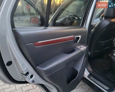 Серый Хендай Санта Фе, объемом двигателя 2.19 л и пробегом 302 тыс. км за 9990 $, фото 111 на Automoto.ua