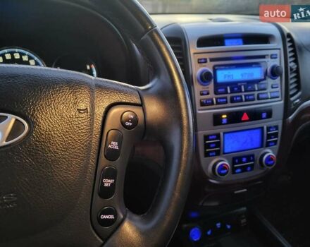 Серый Хендай Санта Фе, объемом двигателя 2.19 л и пробегом 302 тыс. км за 9990 $, фото 125 на Automoto.ua