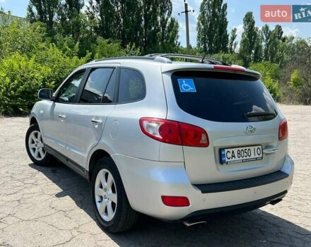 Серый Хендай Санта Фе, объемом двигателя 2.2 л и пробегом 310 тыс. км за 8900 $, фото 4 на Automoto.ua