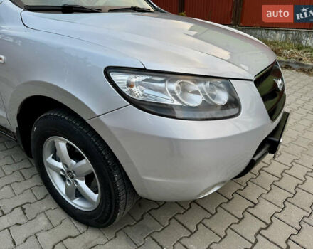 Серый Хендай Санта Фе, объемом двигателя 2.2 л и пробегом 297 тыс. км за 10300 $, фото 10 на Automoto.ua