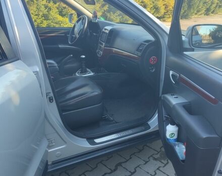 Серый Хендай Санта Фе, объемом двигателя 2.2 л и пробегом 264 тыс. км за 9800 $, фото 12 на Automoto.ua