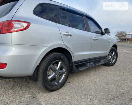 Серый Хендай Санта Фе, объемом двигателя 2.7 л и пробегом 212 тыс. км за 9200 $, фото 4 на Automoto.ua
