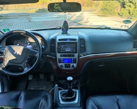 Серый Хендай Санта Фе, объемом двигателя 2.2 л и пробегом 264 тыс. км за 9800 $, фото 2 на Automoto.ua