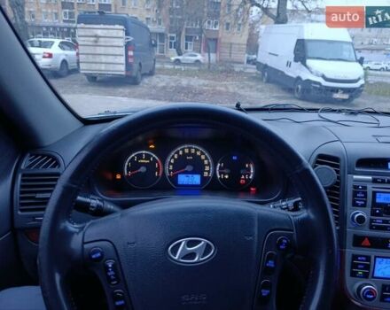 Серый Хендай Санта Фе, объемом двигателя 2.2 л и пробегом 215 тыс. км за 9000 $, фото 10 на Automoto.ua