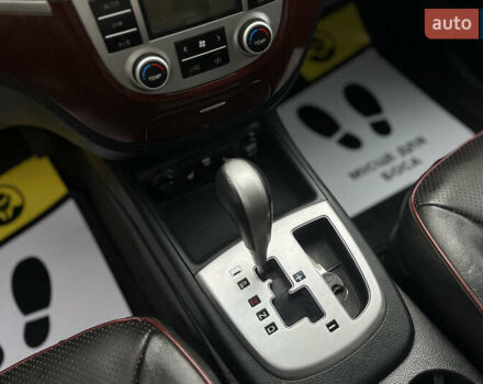 Серый Хендай Санта Фе, объемом двигателя 2.66 л и пробегом 210 тыс. км за 9500 $, фото 19 на Automoto.ua