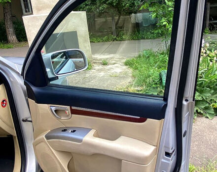 Серый Хендай Санта Фе, объемом двигателя 2.7 л и пробегом 129 тыс. км за 9500 $, фото 11 на Automoto.ua