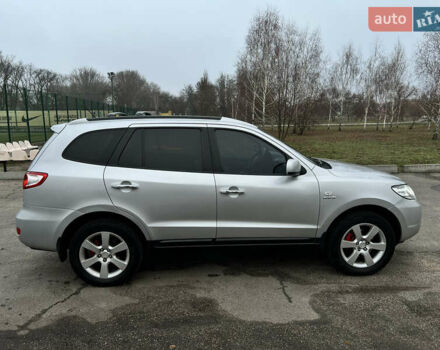 Серый Хендай Санта Фе, объемом двигателя 2.19 л и пробегом 228 тыс. км за 10500 $, фото 5 на Automoto.ua