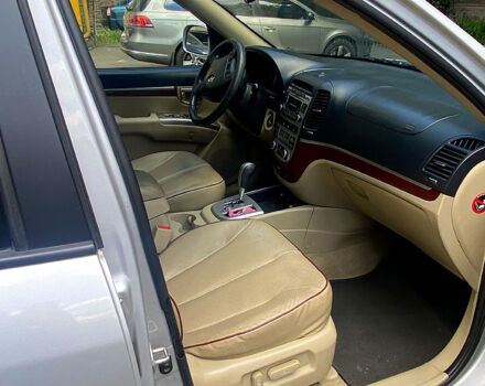 Серый Хендай Санта Фе, объемом двигателя 2.7 л и пробегом 129 тыс. км за 9500 $, фото 3 на Automoto.ua