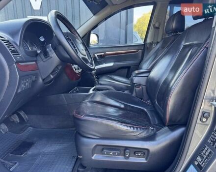 Сірий Хендай Санта Фе, об'ємом двигуна 2.7 л та пробігом 267 тис. км за 8900 $, фото 4 на Automoto.ua