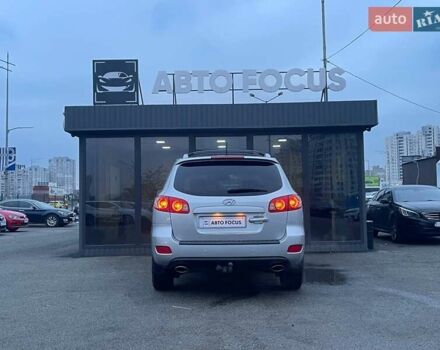 Серый Хендай Санта Фе, объемом двигателя 2.66 л и пробегом 208 тыс. км за 10290 $, фото 5 на Automoto.ua