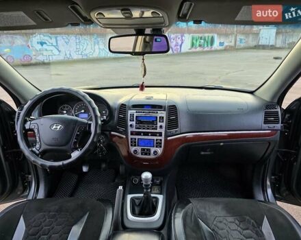 Серый Хендай Санта Фе, объемом двигателя 2.2 л и пробегом 319 тыс. км за 9777 $, фото 33 на Automoto.ua