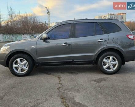 Серый Хендай Санта Фе, объемом двигателя 2.2 л и пробегом 319 тыс. км за 9777 $, фото 7 на Automoto.ua
