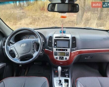 Сірий Хендай Санта Фе, об'ємом двигуна 2.19 л та пробігом 237 тис. км за 10300 $, фото 7 на Automoto.ua