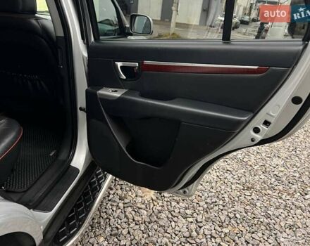 Серый Хендай Санта Фе, объемом двигателя 2.19 л и пробегом 280 тыс. км за 9500 $, фото 6 на Automoto.ua