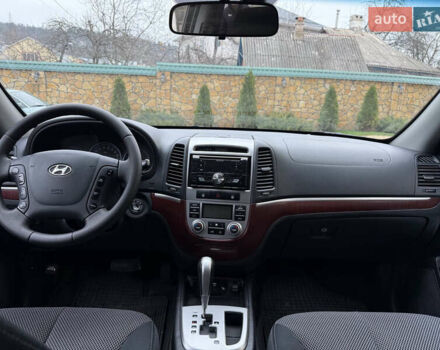 Сірий Хендай Санта Фе, об'ємом двигуна 2.2 л та пробігом 235 тис. км за 10700 $, фото 26 на Automoto.ua