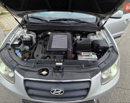 Серый Хендай Санта Фе, объемом двигателя 2.2 л и пробегом 232 тыс. км за 10900 $, фото 12 на Automoto.ua