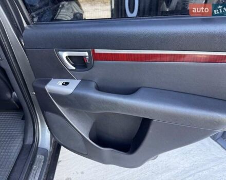 Сірий Хендай Санта Фе, об'ємом двигуна 2.7 л та пробігом 267 тис. км за 8900 $, фото 20 на Automoto.ua