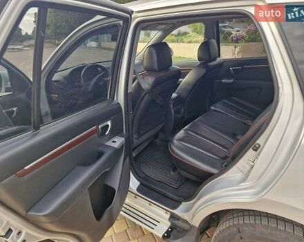 Серый Хендай Санта Фе, объемом двигателя 2.19 л и пробегом 267 тыс. км за 9600 $, фото 3 на Automoto.ua