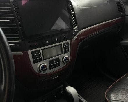 Серый Хендай Санта Фе, объемом двигателя 2.2 л и пробегом 280 тыс. км за 6700 $, фото 16 на Automoto.ua