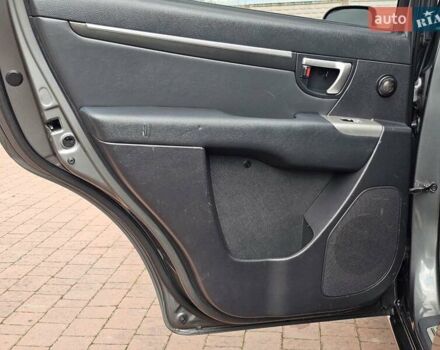 Серый Хендай Санта Фе, объемом двигателя 2.2 л и пробегом 210 тыс. км за 9750 $, фото 85 на Automoto.ua