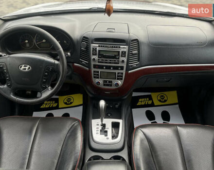 Серый Хендай Санта Фе, объемом двигателя 2.66 л и пробегом 210 тыс. км за 9500 $, фото 8 на Automoto.ua