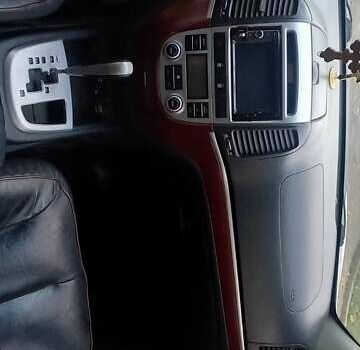 Серый Хендай Санта Фе, объемом двигателя 2.19 л и пробегом 258 тыс. км за 8600 $, фото 7 на Automoto.ua