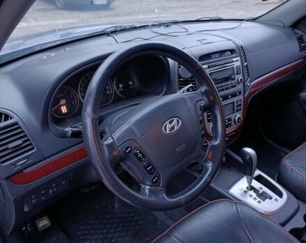 Серый Хендай Санта Фе, объемом двигателя 2.2 л и пробегом 215 тыс. км за 9000 $, фото 9 на Automoto.ua