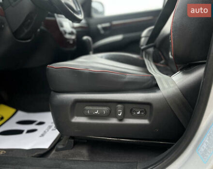 Серый Хендай Санта Фе, объемом двигателя 2.66 л и пробегом 210 тыс. км за 9500 $, фото 16 на Automoto.ua