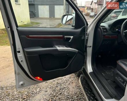 Серый Хендай Санта Фе, объемом двигателя 2.19 л и пробегом 280 тыс. км за 9500 $, фото 13 на Automoto.ua