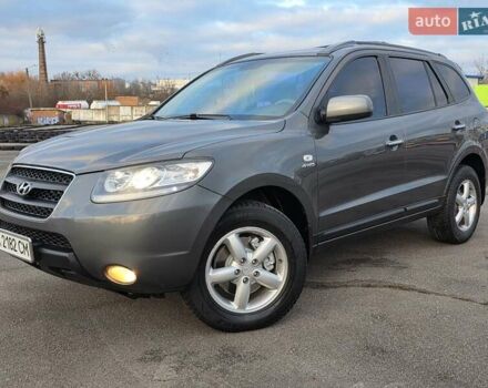 Серый Хендай Санта Фе, объемом двигателя 2.2 л и пробегом 319 тыс. км за 9777 $, фото 1 на Automoto.ua