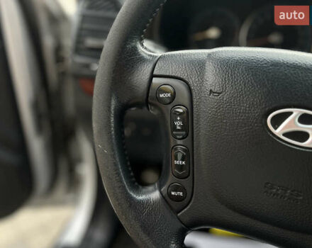 Серый Хендай Санта Фе, объемом двигателя 2.66 л и пробегом 210 тыс. км за 9500 $, фото 23 на Automoto.ua