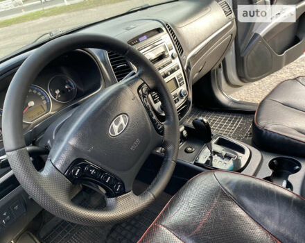 Серый Хендай Санта Фе, объемом двигателя 2.7 л и пробегом 212 тыс. км за 9200 $, фото 10 на Automoto.ua