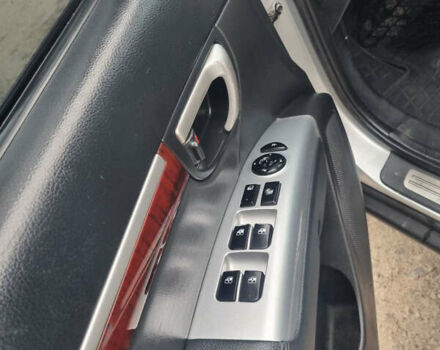 Серый Хендай Санта Фе, объемом двигателя 2.2 л и пробегом 255 тыс. км за 10500 $, фото 2 на Automoto.ua