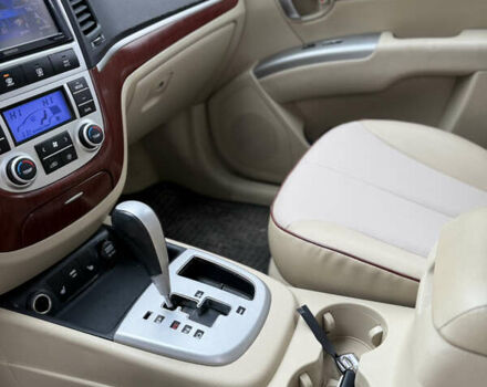 Серый Хендай Санта Фе, объемом двигателя 2.2 л и пробегом 246 тыс. км за 10250 $, фото 17 на Automoto.ua